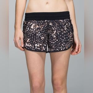 Lululemon Tracker Short III *4-way StretchStar Crushed Multi / Black Size 6